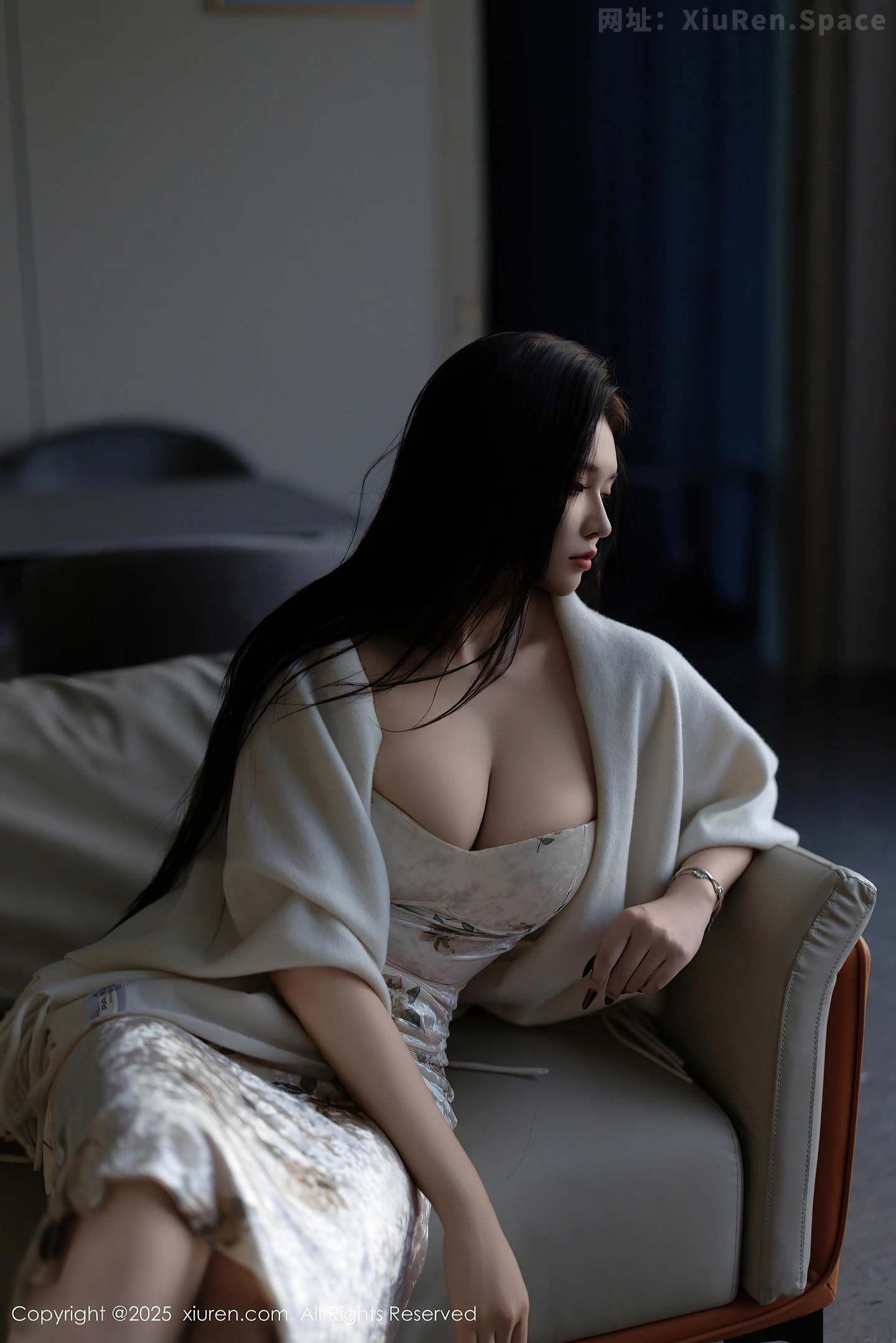 图片[2]-[XiuRen秀人网] VOL.9899 模特娜比脱连衣短裙露性感蓝色内衣配超薄肉丝秀凹凸身材诱惑写真81P-秀人网官方网站